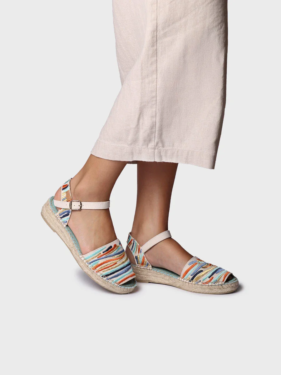 Alpargatas de mujer bordadas con pulsera ajustable | GARBET - Image 5