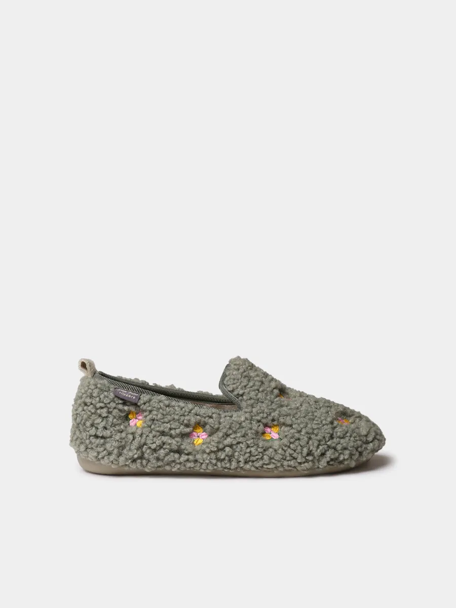 Zapatilla tipo babucha con motivos bordados para mujer  | MAILY-BB