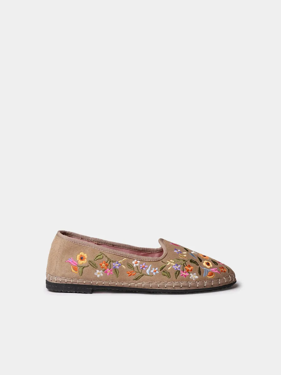 Bailarina de mujer en serraje con flores bordadas | PERALADA - Image 2